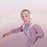 Logitech G G735 Wireless Gaming Headset, Customisable LIGHTSYNC RGB Lighting, Lightspeed, Bluetooth, 3.5 MM Aux Compatible with PC, Mobile Devices, Detachable Microphone - White Mist