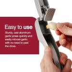 Zyliss Garlic Press Susi 3, Aluminium, Silver, No Need to Peel Garlic Crusher for Crushing Garlic/Garlic Bulbs/Ginger with Integrated Cleaning Tool, Dishwasher Safe