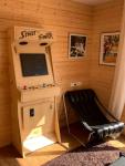 San-J San-J Arcade Wooden Slot Machine, Natural, Handmade, 3000 Classic Video Games, 22 Inch Monitor, 2 Player Video Slot Machine (Natural)