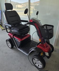 PRIDE PATHRIDER 140 XL Scooter Front Basket & Flag