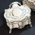 HHMRTYDG Vintage Jewelry Box Vintage Jewelry Trinket Box: Ring Organizer Case Trinket Gift Box Antique Treasure Keepsake Chest Wedding Birthday Gifts for Girls Women Trinket Box