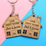 Personalised Wooden Keyring Set – First Home Gift – Custom Names & House Number – New Home Keyrings for Couples – Forever Home Housewarming Present – Set of 2