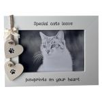 Cat Pet Loss Memory Photo Frame, 6x4 inches, White, Wooden Cream Hanging Hearts with Pawprints