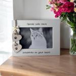 Cat Pet Loss Memory Photo Frame, 6x4 inches, White, Wooden Cream Hanging Hearts with Pawprints