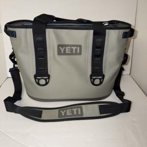 YETI Hopper 20 Soft Cooler - Fog Gray & Tahoe Blue