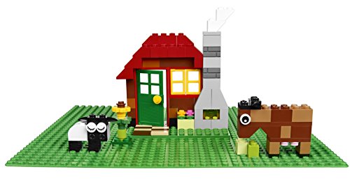 LEGO Classic Green Baseplate 2304 Supplement for Building, Playing, and Displaying LEGO Creations, 10cm x 10cm, Large Building Base Accessory for Kids and Adults (1 Piece)