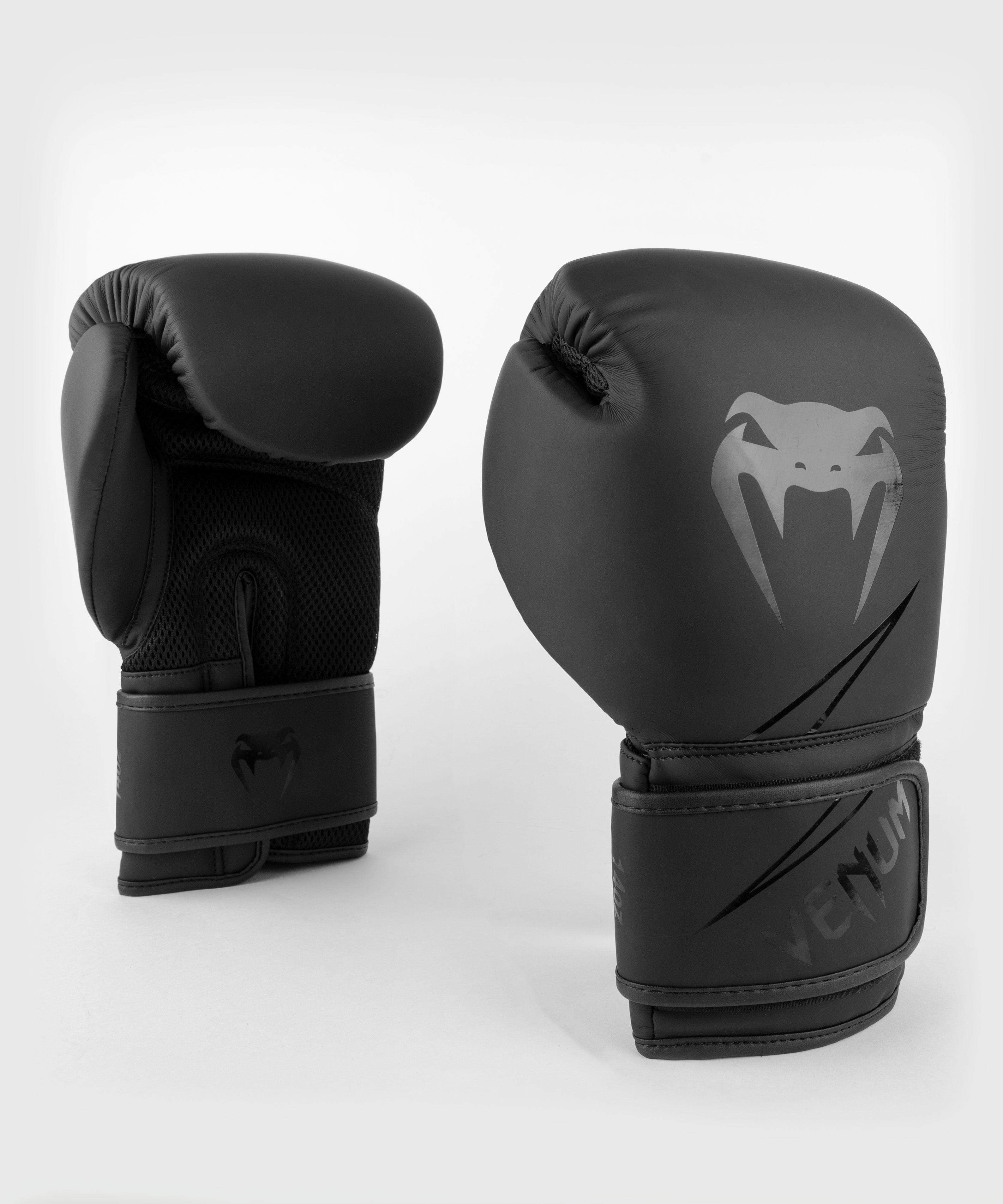 Venum Classic Boxing Gloves - Black - 16 oz