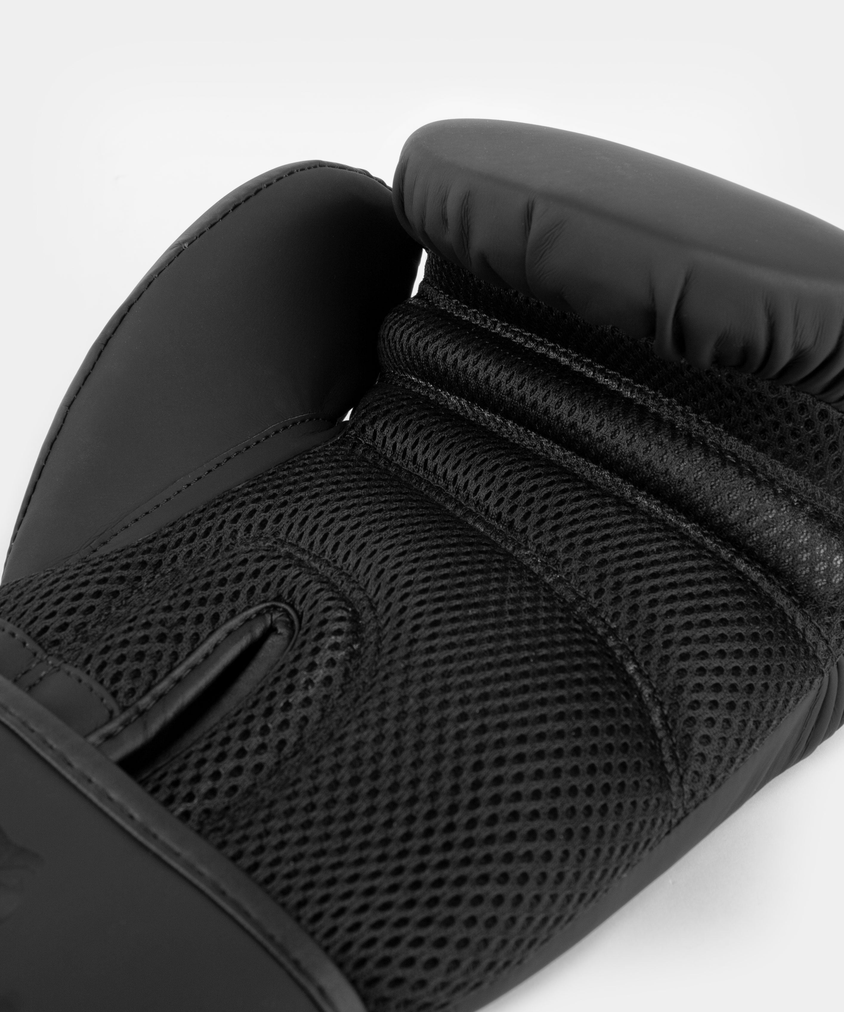 Venum Classic Boxing Gloves - Black - 16 oz