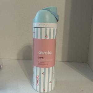 Owala 24 oz Cherry FreeSip Water Bottle