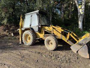 JCB 3CX Loader - Runs Smoothly and Efficiently