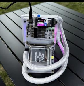 Nerd Qaxe++ Hydro 4.8th/S White Miner