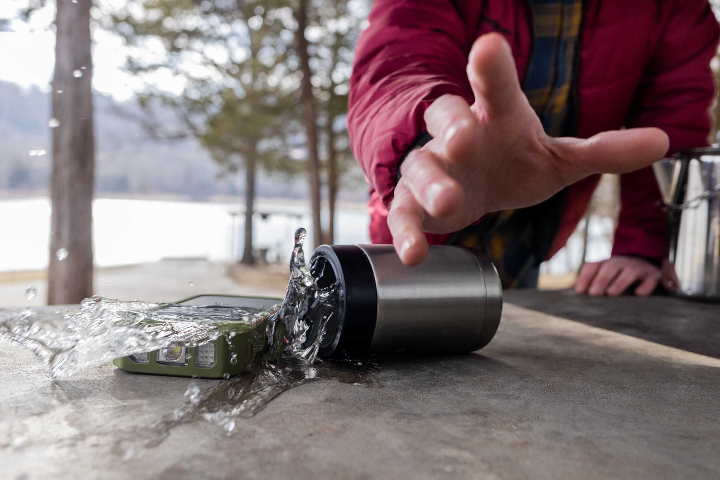 Swiss Tech Wireless Power Bank with Flashlight