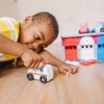 Melissa & Doug Toy Keys and Cars Wooden Rescue Vehicles and Garage (7 pcs) Toddler Pull Back Toys, Toy Garage for Kids Ages 3+