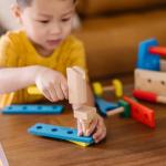 Melissa & Doug Take-Along Tool Kit Wooden Construction Toy (24 pcs)