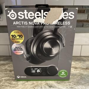 SteelSeries Arctis Nova Pro Wireless Gaming Headset