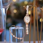 Women's Natural Pearls Oval Dial Dress Quartz Wrist Watch Bracelet Set for Gift