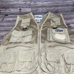 Lightweight Beige Fishing Vest with Utility Pockets