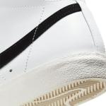 Nike Women's Vintage Blazer Mid 77 Sneaker, Black/White