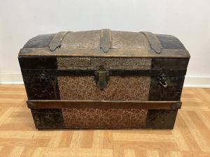 Vintage Camelback Steamer Trunk Storage Chest