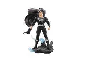 Superman Black and Silver Version 1:8 Scale Statue