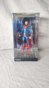 DC Comics New 52 Superman ArtFX + Statue