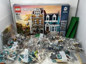 LEGO Creator Expert Bookshop Modular Display Set