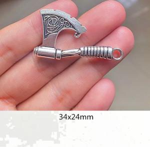 Celtic Knot Viking Axe 3D Pendant Necklace