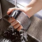 NILICAN Garlic press kitchen tool garlic peeler stainless steel professional ginger crusher ergonomic labor-saving crusher (S)