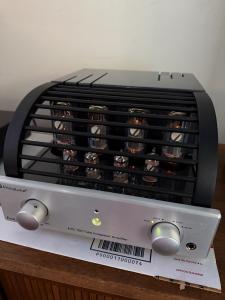 PrimaLuna EVO 100 Tube Amplifier with Box