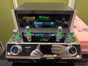 McIntosh C8 Vacuum Tube Preamplifier