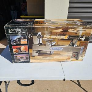 Vintage 5 Speed Metal Mini Lathe MC1018
