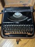 Portable German Manual Typewriter - Groma Kolibri