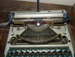 Groma Kolibri Typewriter with Case - QWERTY