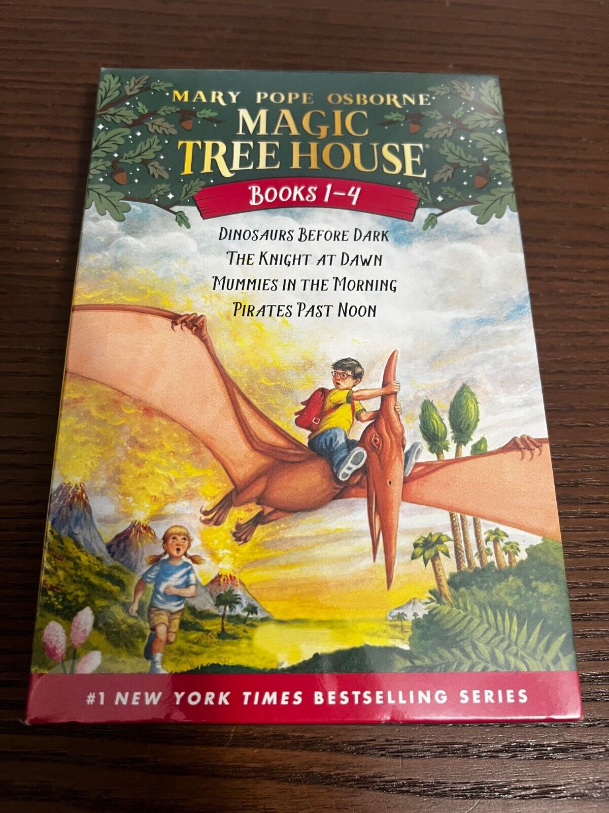 Dinosaur Bundle: Magic Tree House Books 1-4