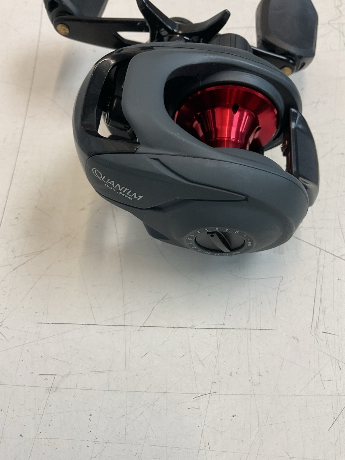 NEW Quantum Invade (INV100S) Baitcasting Fishing Reel, Right-Handed, 6.1:1 Ratio