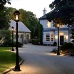 Black Outdoor Lamp Post for Driveways and Gardens