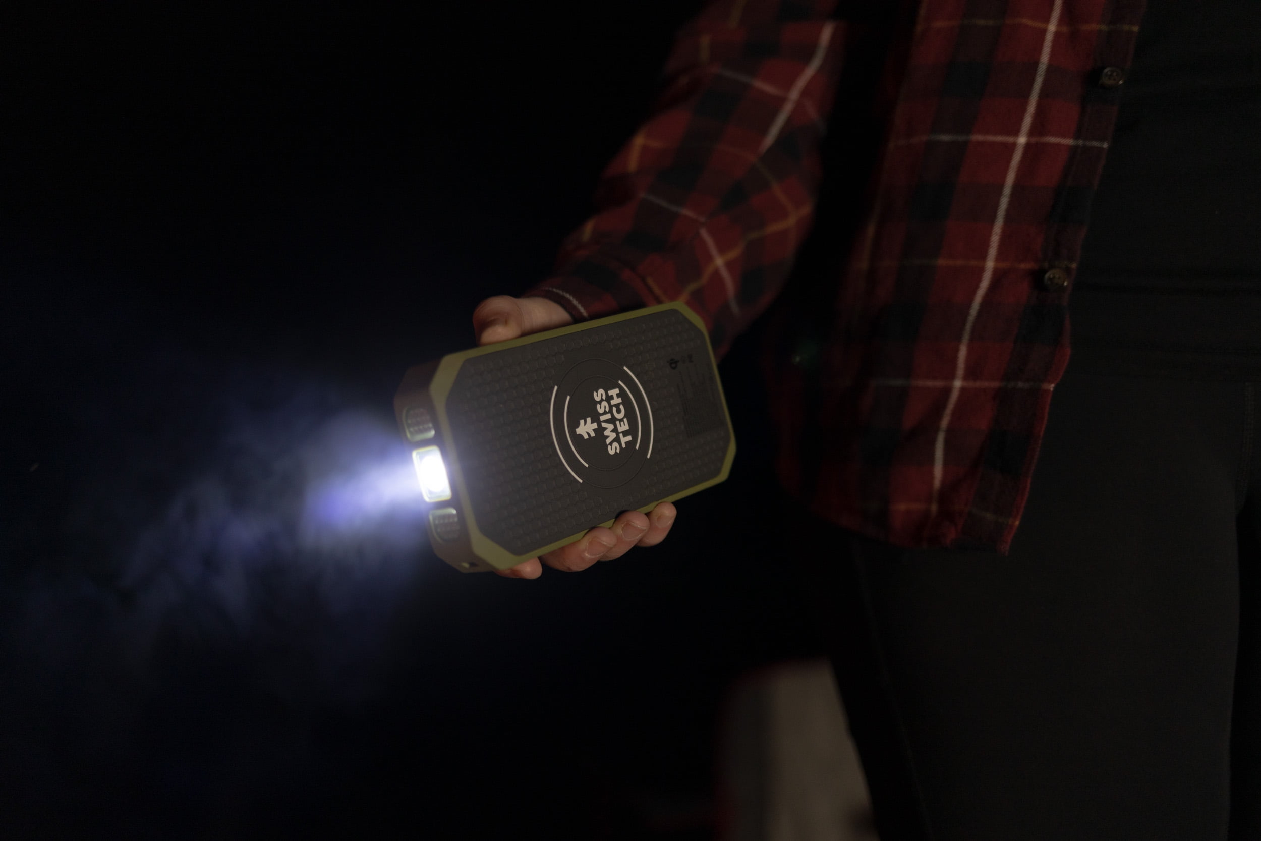 Swiss Tech Wireless Power Bank with Flashlight