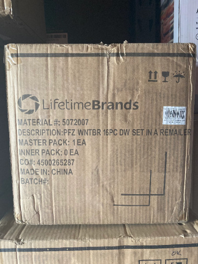 Winterberry 16-Piece Christmas Dinnerware Set