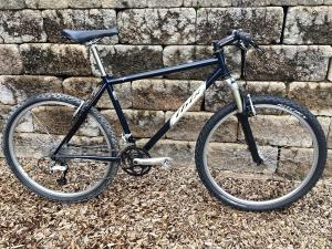 Ibis Mojo Hardtail Mountain Bike 18.5” Shimano XT 9spd Rare Moron Steel Tubing