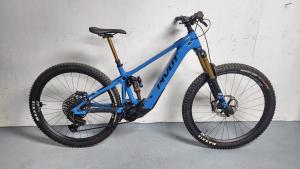 2024 Pivot Shuttle AM Pro XO E-MTB Medium. Low mileage