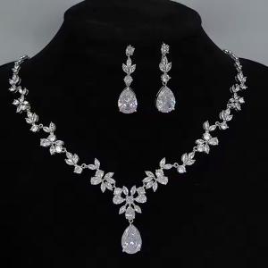 18K White Gold Plated made w Swarovski Crystal Bridal Necklace Earrings Gift Set