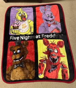 Five Nights at Freddy 's Light Weight Throw/Blanket