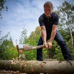 Roughneck ROU65673 Traditional Hickory Handle Axe, Drop Forged, Heat Treated Steel with Protective Canvas Sheath - 1.25kg (2¾lbs)