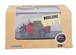 Oxford 76TV001 Bertram Mills Tricycle Van