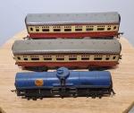 Triang 00 Gauge R21 Shell Passenger Carriages x2