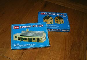 Peco LK-13 Stone Station Building & LK-15 House