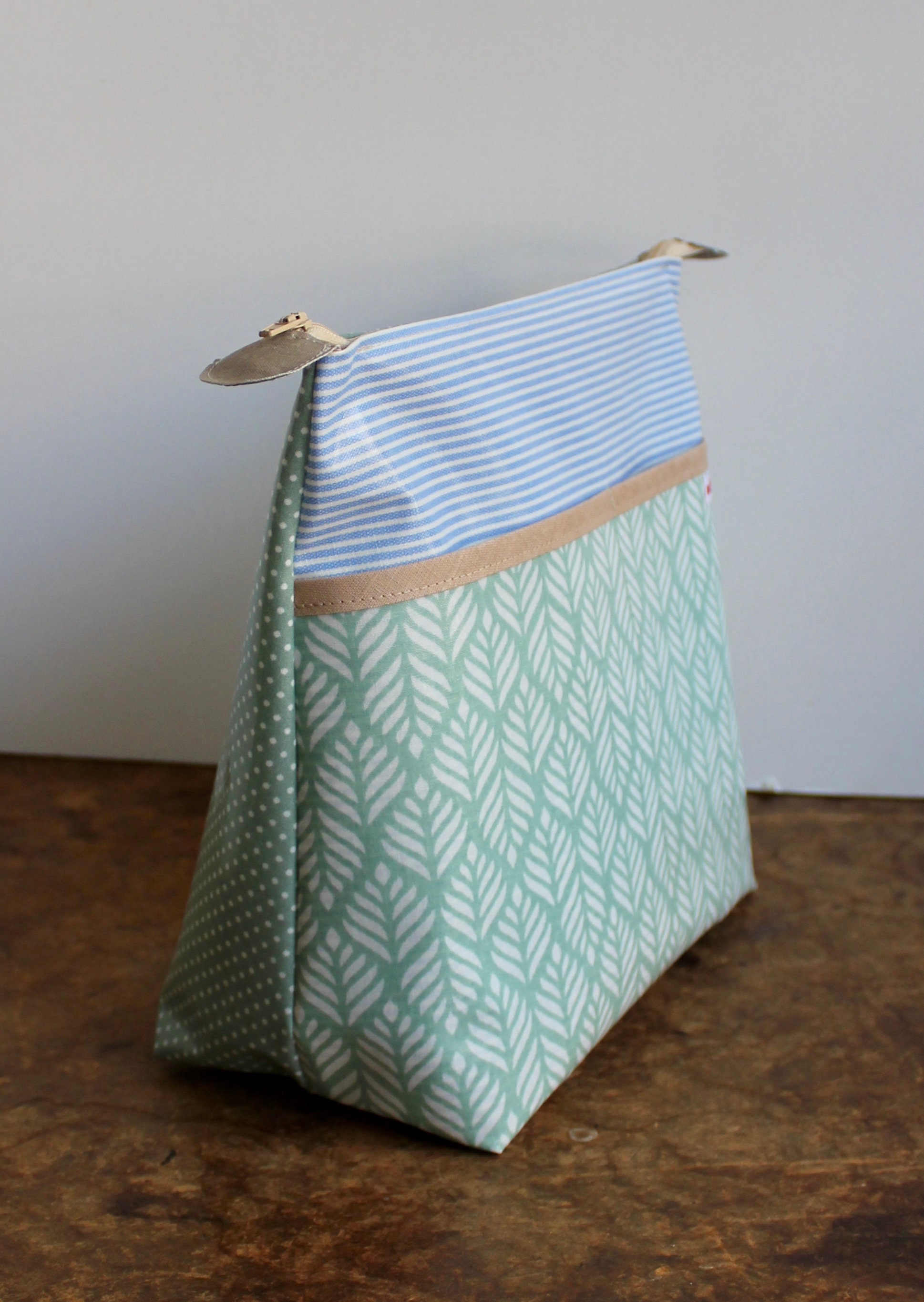 Washable Travel Cosmetic Bag - Dots & Leaves