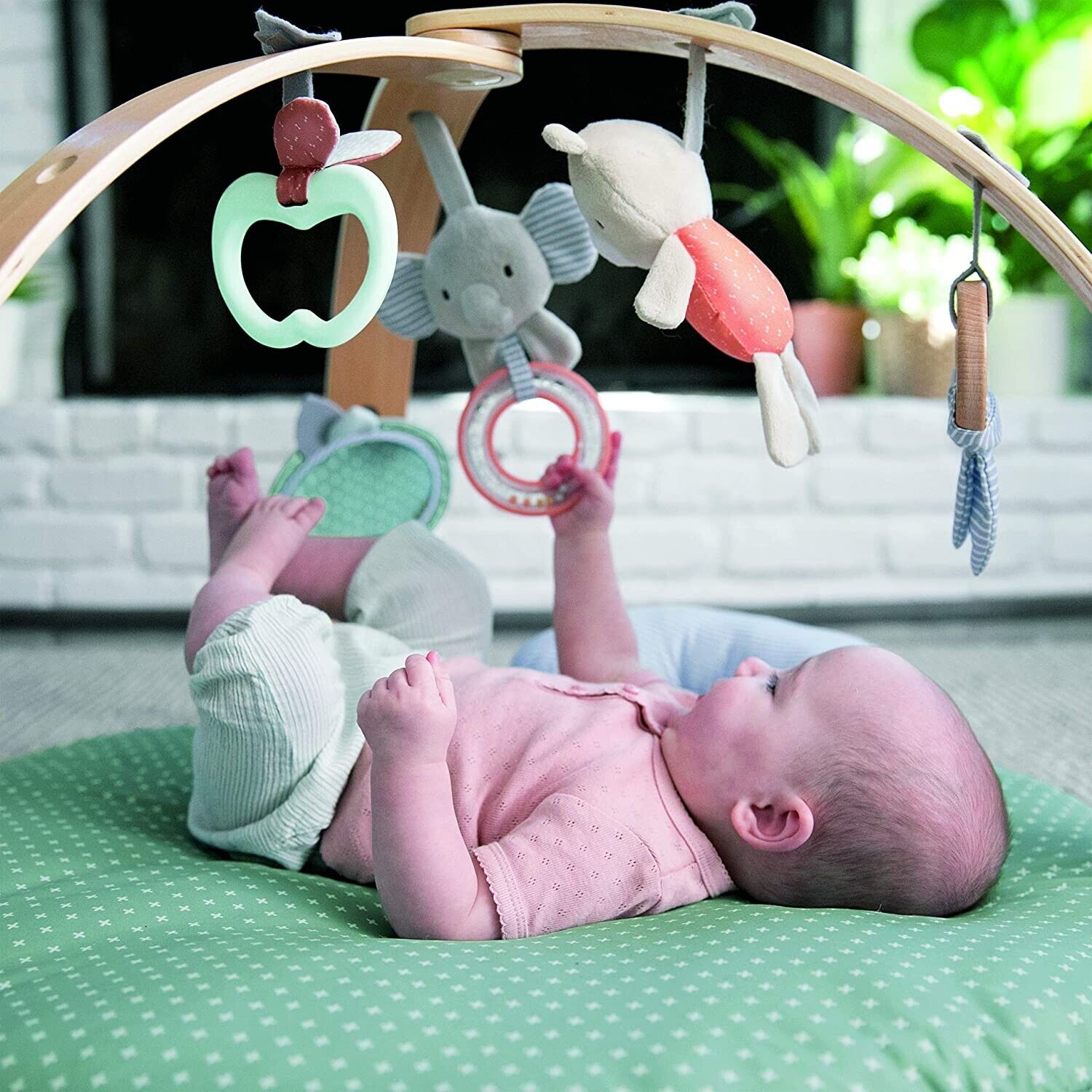 Ingenuity Cozy Spot Playmat with Removable Toys