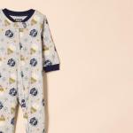 Amazon Essentials Disney | Marvel | Star Wars Unisex Babies' Snug-Fit Cotton Footed Pajamas, Star Wars Winter - Sleep & Play, 6-9 Months