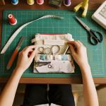 Handheld Sewing Machine with Black Storage Case and 109-Piece Sewing Kit, Mini Portable Cordless Hand Sewing Machine, Ideal for Adults & Beginners, Complete Set of Quick Home Clothing Repair Tools